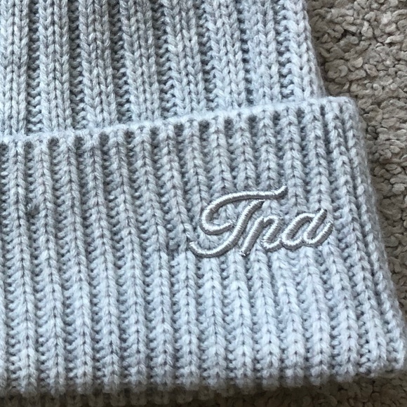 Aritzia- TNA Beanie.NWOT. - Picture 2 of 2